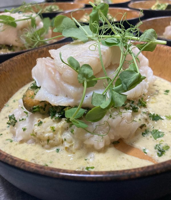 Poisson frais en sauce dans un restaurant à Plancoët